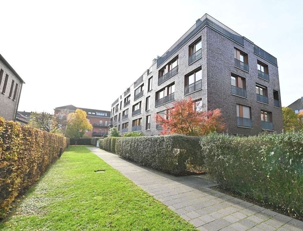 4-Zi. ETW * 115,1 m² * Aufzug * TG-Stellplatz * Loggia * Schreinereinbauten * EBK * beliebte Lage