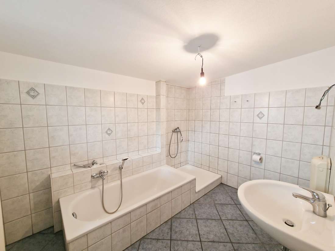 Immobilie in Ostrohe - Blick ins Grüne - Einfamilienhaus mit Garage und schönem Grundstück in guter Lage - Bild 4