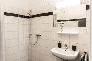 Modernes WG-Zimmer nur für Studentinnen und Studenten – Chicago Lane 5a/b, 30539 Mittelfeld, Hannover – Vorschaubild 4
