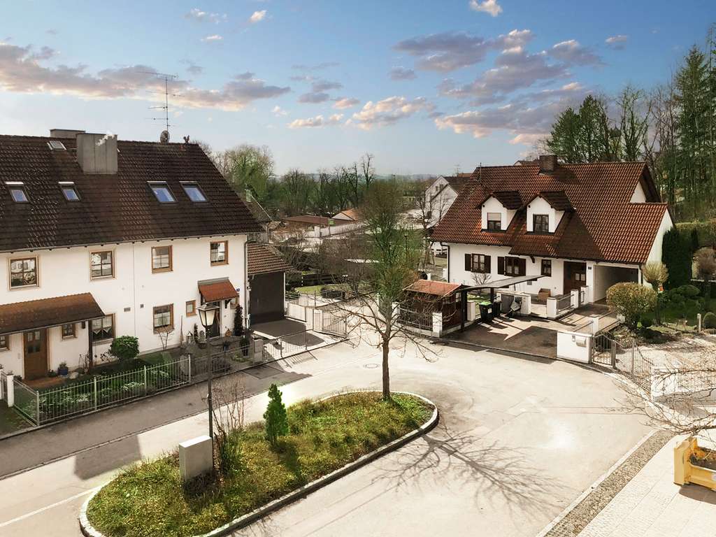 Immobilie in Haag an der Amper - Für Sie bereit: Herrliche 3-Zimmer Maisonette Wohnung im DG mit Balkon, EBK und eigenem Garten - Bild 2