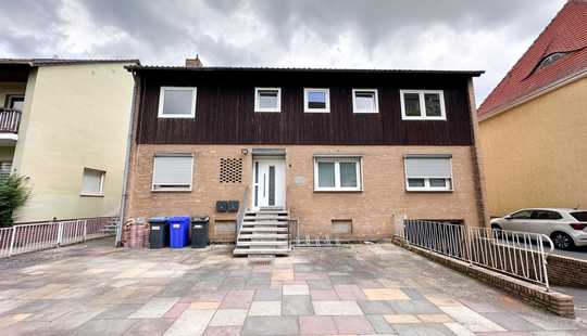 Bild von Einfamilienhaus mit Einliegerwohnung und großem Grundstück
