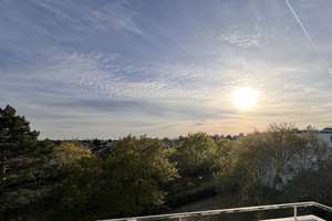 Traumblick über MA-Feudenheim - Renovierungsbedürftige 3 ZKB mit Südloggia und Stellplatz – Feldstraße 95, 68259 Feudenheim, Mannheim – Vorschaubild 2
