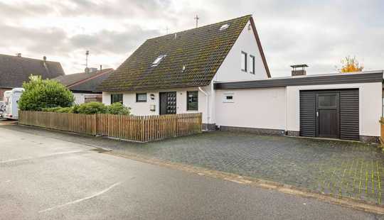 Bild von 🌿 Einfamilienhaus mit Charakter, großem Garten und Pool – Raum für Ihre Wohnideen