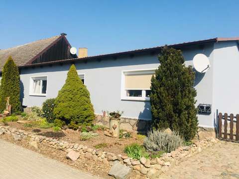 Bungalow Fertiggestellt Und Wohnhaus Im Rohbau Mit Grossem Grundstuck Und Stallanlage