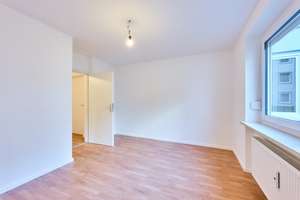 Erstbezug, modernisierte 4-Zimmerwohnung im Hochparterre – Korbinianstraße 48, 80807 Milbertshofen, München – Vorschaubild 8