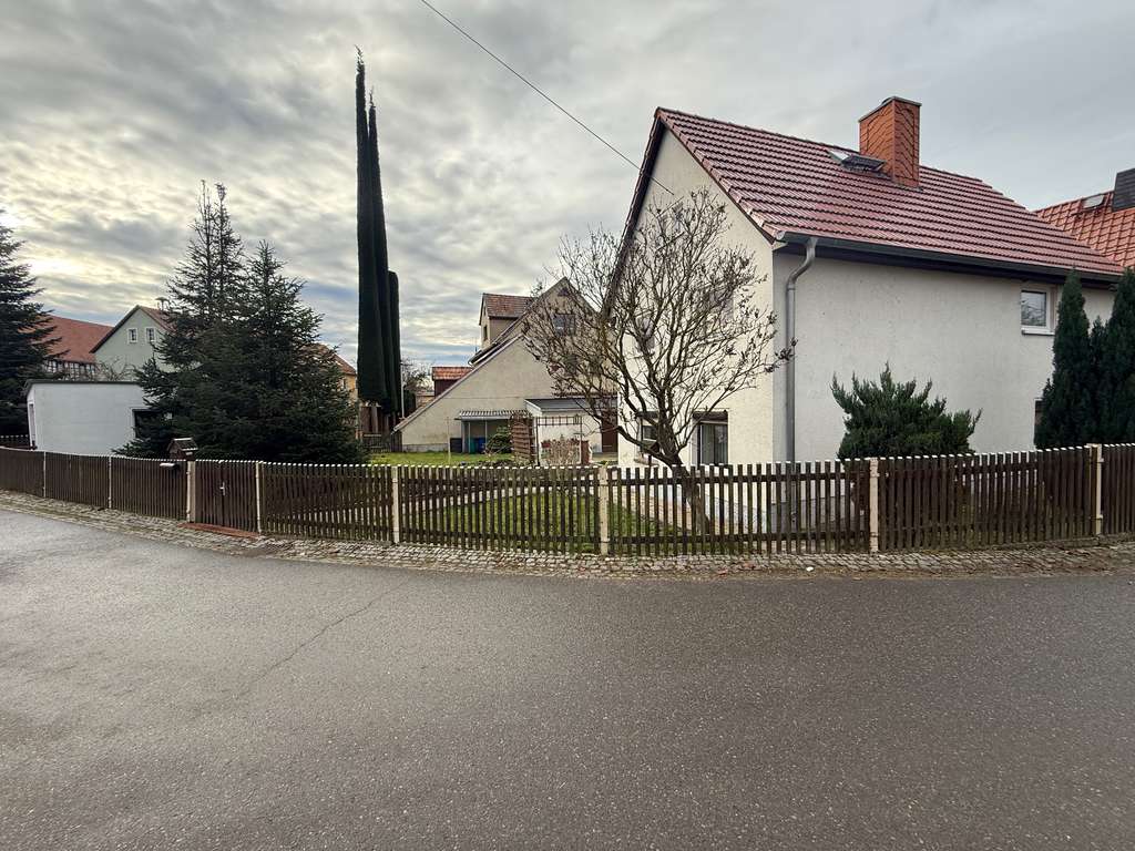 Immobilie in Frohburg - Einfamilienhaus mit Garten und Garage zu verkaufen. - Bild 2