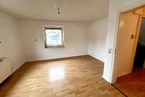 Bezugsfertiges Zweifamilienhaus: Geräumig, modern und mit großzügigem Gartenparadies! – Gießen (Kreis) – Vorschaubild 3