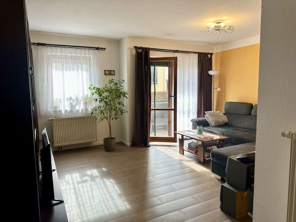 Immobilie in Oelsnitz/Erzgeb. - Attraktive Kapitalanlage mit soliden Mieteinnahmen – 3-Zimmer-Terrassenwohnung in Oelsnitz - Bild 1