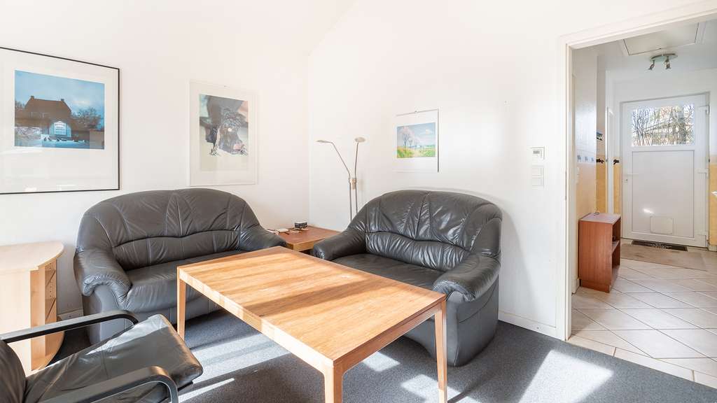 Immobilie in Nehms - Charmantes Ferienhaus mit Kamin und großem Garten unmittelbar am Nehmser See! - Bild 2