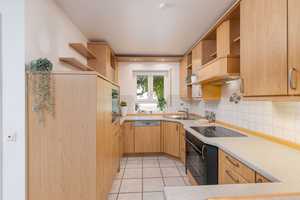 Ihr neues Zuhause: modernes Reihenhaus mit PV-Anlage, Einliegerwohnung, Terrasse & 2 Balkonen – Karlsruhe – Vorschaubild 11