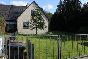 Zwei- Fam.-Haus mit zwei Wohnungen, komplett oder jede Wohnung Einzel zu vermieten. – Plückertzstr. 32a, 47804 Forstwald, Krefeld – Vorschaubild 4