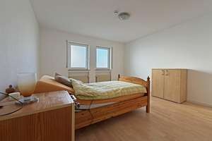 Glücksgriff für Familien und Schrauber. 
8 Zimmer auf 149 m². Plus 251 m² Fläche.
2 große Garagen. – Die vollständige Adresse der Immobilie erhältst du vom Anbieter., 72636 Frickenhausen – Vorschaubild 9