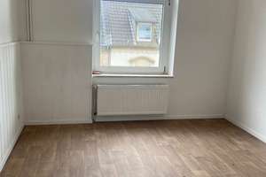 Charmante Dachgeschosswohnung – 3 Zimmer auf ca. 80 m² – Grenzstraße 12, 47226 Bergheim, Duisburg – Vorschaubild 4
