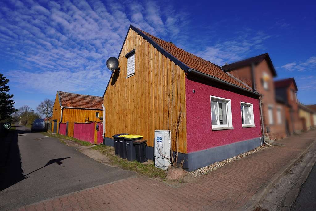 Immobilie in Angern - Mahlwinkel – Kleines EFH mit Werkstatt  und Garagen - Bild 1