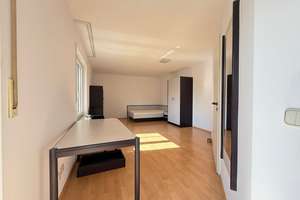 1-Zimmer Wohnung im 1. OG in Erlangen Zentrum – Die vollständige Adresse der Immobilie erhältst du vom Anbieter., 91052 Stubenloh, Erlangen – Vorschaubild 4
