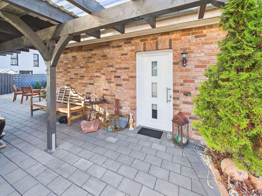 Immobilie in Wienhausen - Barrierefreies Wohnglück in Wienhausen: Neuwertiger Bungalow mit Garten-Idylle! - Bild 1