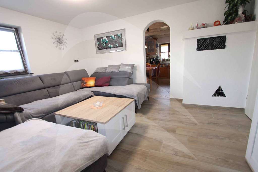 Immobilie in Gangkofen - Renoviertes Einfamilienhaus  mit kleinem Nebengebäude auf (Erbpacht)! - Bild 2