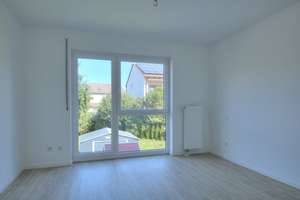 LICHTDURCHFLUTETE MODERNE DOPPELHAUSHÄLFTE MIT 5,5 ZI., SONNENTERRASSE UND CARPORT (KFW 55) – Die vollständige Adresse der Immobilie erhältst du vom Anbieter., 74232 Abstatt – Vorschaubild 11