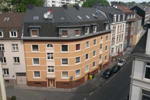 HAUS IM HAUS AUF EINER EBENE --- großzügige und helle Dachgeschosswohnung mit attraktivem Grundriss