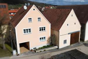 Gepflegtes Einfamilienhaus mit Nebengebäude und Entwicklungspotenzial – Die vollständige Adresse der Immobilie erhältst du vom Anbieter., 91802 Meinheim – Vorschaubild 1
