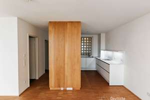 Großzügige 1-Zimmer-Wohnung mit moderner Einbauküche in München – 80686 Land in Sonne, München – Vorschaubild 6