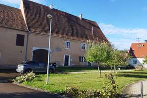 Historisches Anwesen mit Charme – Ehemaliges Schulhaus aus dem Jahr 1603 mit zwei Wohneinheiten  – Anger 3, 89437 Haunsheim – Vorschaubild 3