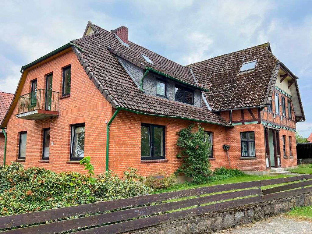 Immobilie in Suderburg - Hösseringen... ehemals bäuerliches Anwesen mit Platz für Generationen - Bild 0