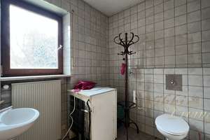 Renovierungsbedürftiges freistehendes Zweifamilienhaus mit schönem Grundstück! – Die vollständige Adresse der Immobilie erhältst du vom Anbieter., 80997 Allach, München – Vorschaubild 6