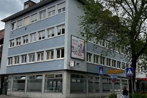 Helle, ruhige 3-Zimmer Wohnung m. kl. Balkon - direkt am Rathaus!