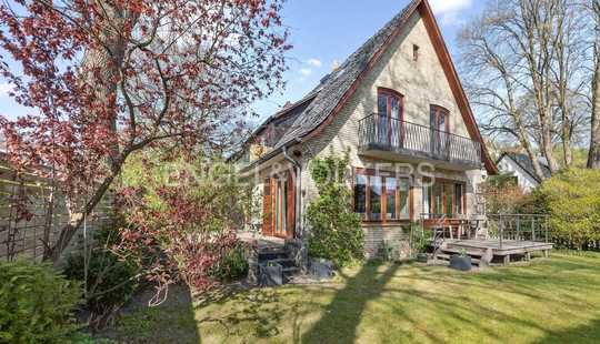 Bild von Leben im Villenviertel - Attraktives Wohnhaus mit zwei Einheiten in Bestlage