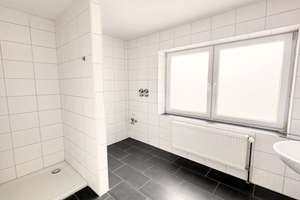 Helle 2-Zimmer-Wohnung mit Balkon & Gäste-WC in zentraler Lage von Friedeburg