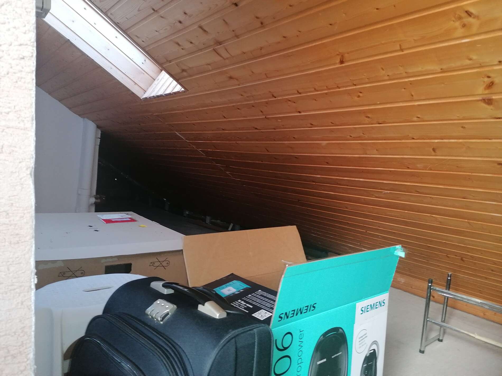 Immobilie in Reutlingen - 2-Zimmer-DG-Wohnung mit Balkon und PKW-Stellplatz – ideal für Singles, Paare & Kapitalanleger - Bild 4