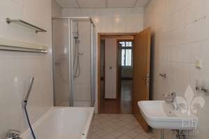 Niedliche und praktische 2 Raum Wohnung mit Tageslichtbad, Wanne und Dusche in Magdeburg/Cracau