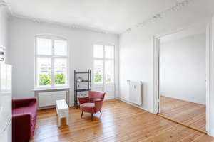 Bezugsfreie Wohnung: Historischer Charme trifft modernen Komfort in Gesundbrunnen.