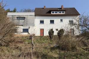 Sanierungsbedürftiges Einfamilienhaus in naturnaher Hanglage von Biedenkopf-Wallau