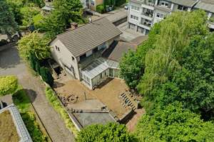 2 Familienhaus mit großem Grundstück