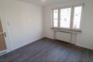 -ANFRAGESTOPP - 4 Zimmer Wohnung mit Durchgangszimmer direkt am Holzhafen mit Balkon und Einbauküche – Am Holzhafen 3, 27570 Bremerhaven – Vorschaubild 4