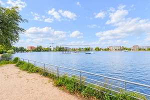 Gemeinsam schöner wohnen: Erstbezug nach Sanierung, seitlicher Wasserblick und Möblierung inklusive – 10245 Friedrichshain, Berlin – Vorschaubild 2