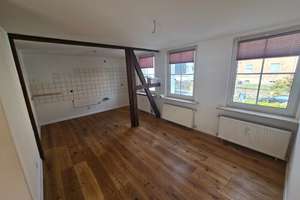 Helle 4-Zimmerwohnung über 2 Ebenen mit 2 Bädern, Terrasse und STP! – Weißenburgstraße 23, 42107 Elberfeld, Wuppertal – Vorschaubild 2