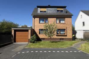 Sankt Augustin-Menden: Gepflegtes 3-Familienhaus für Kapitalanleger – Die vollständige Adresse der Immobilie erhältst du vom Anbieter., 53757 Sankt Augustin – Vorschaubild 1