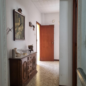 Haus zum Verkauf im Zentrum, 7 Schlafzimmer.