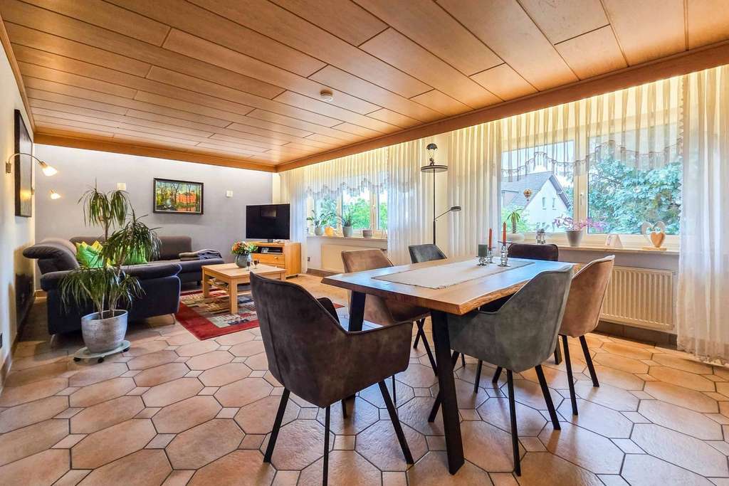 Einziehen und wohlfühlen - sehr gepflegtes Zweifamilienhaus mit Top-Potenzial zur flexiblen Nutzung