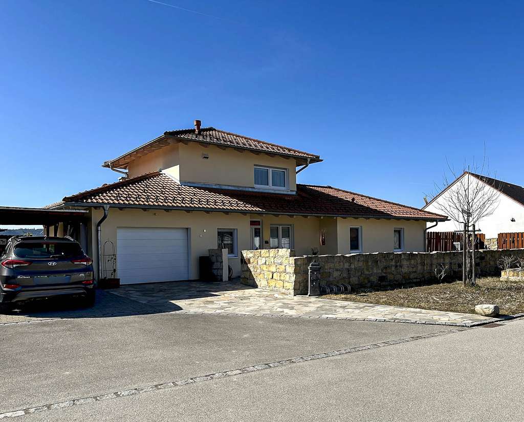 Immobilie in Gars am Inn - Südländisch, Mediterran, Top-Ausstattung -Urlaub bereits zuhause - - Bild 1