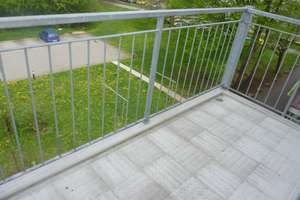Hier fühlen sich alle wohl! - Tolle 3-Raum mit Balkon und schickem Laminat
