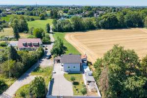 Kernsaniertes Einfamilienhaus mit Nebengebäude, diversen Nutzungsmöglichkeiten und Feldblick – Die vollständige Adresse der Immobilie erhältst du vom Anbieter., 81249 Lochhausen, München – Vorschaubild 2