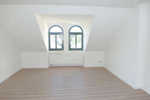 Frisch renovierte, schöne 2-Zimmer-Dachwohnung mit großem Balkon, Bad mit Dusche und sep. Essküche – 1662 Meißen – Vorschaubild 5