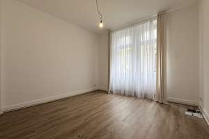 Kernsanierte 2-Zimmer-Altbauwohnung mit neuer Einbauküche im Herzen von Wiesbaden – Moritzstraße 49, 65185 Mitte, Wiesbaden – Vorschaubild 3