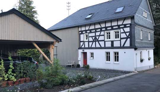 Bild von Ökologisch saniertes Fachwerkhaus mit modernem Anbau im Niedrigenergie-Standard