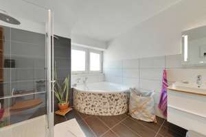 Altbauflair trifft auf moderne Wohnkultur :lichtdurchflutete Dachgeschosswohnung mit sonniger Terras – Die vollständige Adresse der Immobilie erhältst du vom Anbieter., 42327 Vohwinkel, Wuppertal – Vorschaubild 10