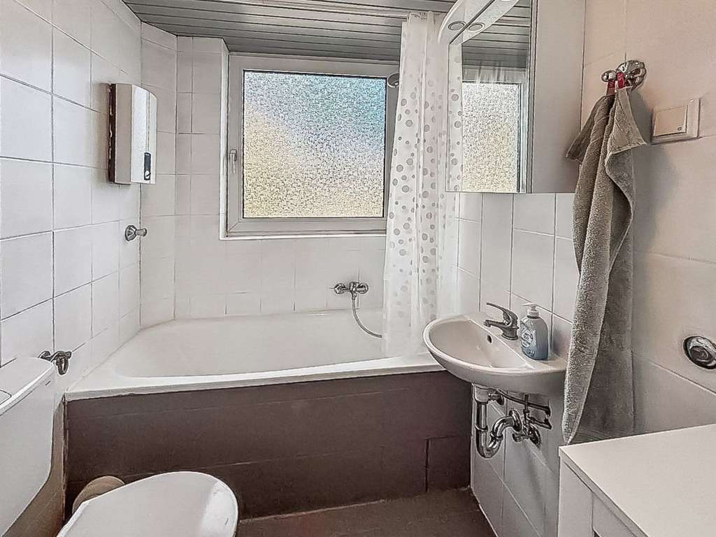 Immobilie in Bottrop - Investieren mit Perspektive: Ca. 67 m² Dachgeschosswohnung mit Garage in gefragter Lage von Bottrop - Bild 3